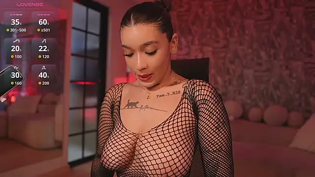 HannahW  online show from September 2025 08:02:01 PM