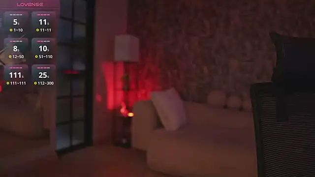 HannahW  online show from October 2025 08:05:02 PM