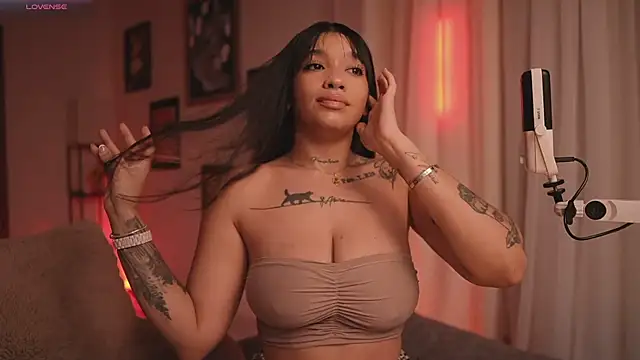 HannahW  online show from February 2026 03:26:02 PM