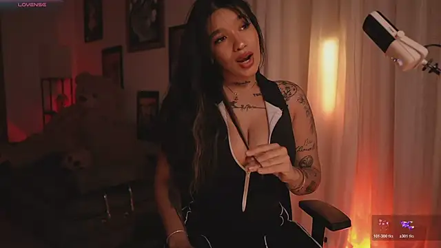 HannahW  online show from March 2026 03:59:02 PM