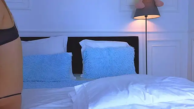 Snapshot of NicoleMarani chatting on December 2024 02:30:01 AM NicoleMarani online show from December 2024 02:30:01 AM