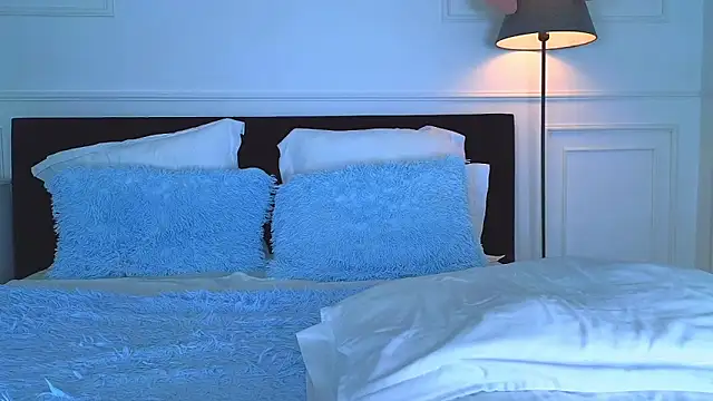 Snapshot of NicoleMarani chatting on February 2025 02:44:02 AM NicoleMarani online show from February 2025 02:44:02 AM