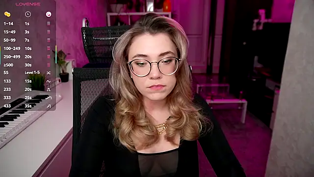 Snapshot of RemyCute chatting on September 2025 07:30:02 PM RemyCute online show from September 2025 07:30:02 PM