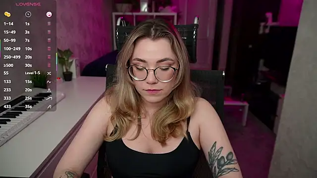 Snapshot of RemyCute chatting on October 2025 03:30:01 PM RemyCute online show from October 2025 03:30:01 PM