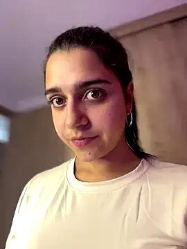 Alicia Ruiz online show from December 2025 06:03:02 PM