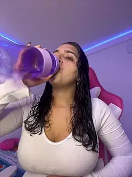 Alicia Ruiz online show from February 2026 06:04:01 PM