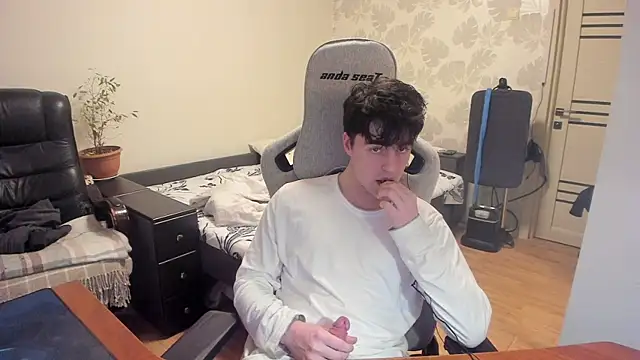 Knuckles17 online show from December 2025 12:34:02 PM