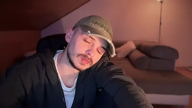 naked psy online show from February 2025 03:09:01 AM