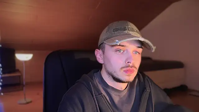 naked psy online show from February 2025 05:30:01 AM