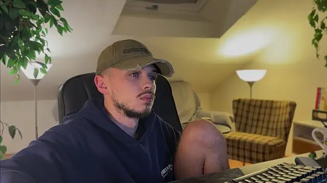 naked psy online show from November 2025 10:04:02 PM