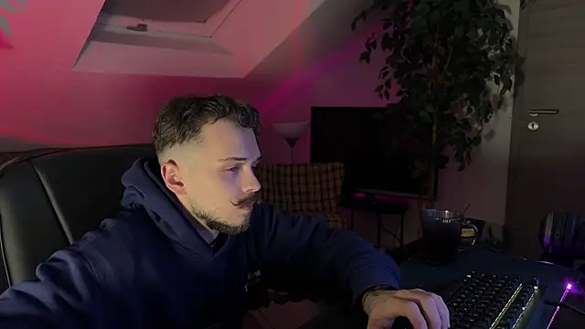 naked psy online show from February 2026 06:49:02 PM