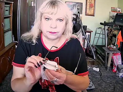 Snapshot of LOLA8888 chatting on September 2025 09:35:02 AM LOLA8888 online show from September 2025 09:35:02 AM