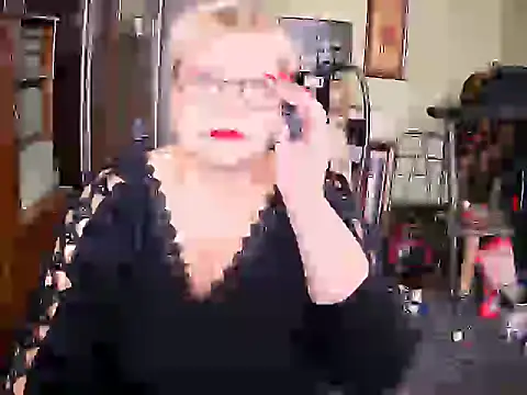 Snapshot of LOLA8888 chatting on October 2025 09:41:01 AM LOLA8888 online show from October 2025 09:41:01 AM