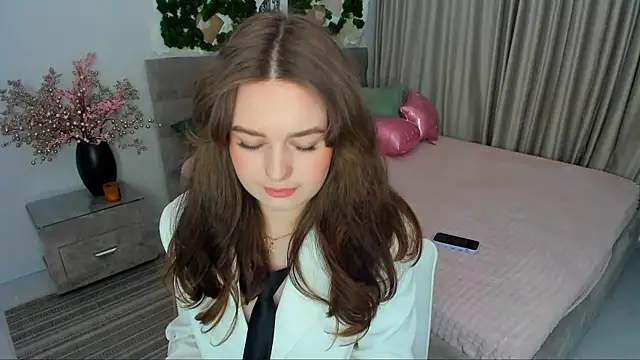 MiracleCurly online show from March 2025 08:00:02 PM