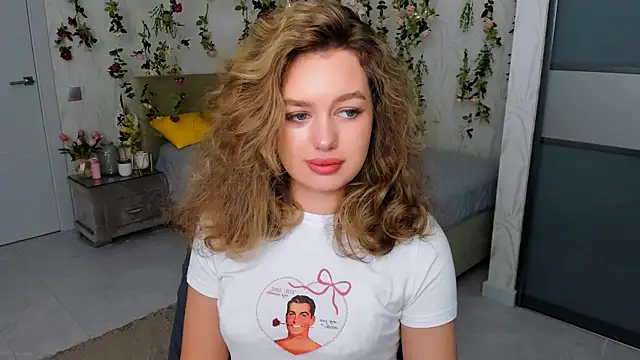 MiracleCurly online show from October 2025 04:14:02 PM