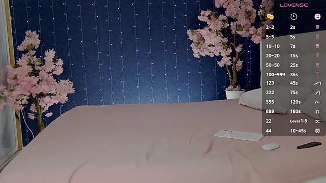 Snapshot of -Mirror-Girl- chatting on October 2025 04:25:02 PM -Mirror-Girl- online show from October 2025 04:25:02 PM