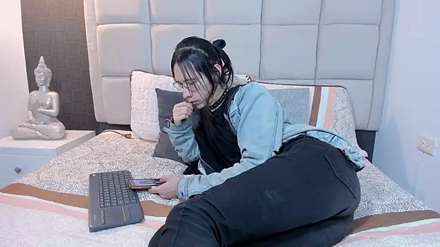 Hecatee 77 online show from February 2025 07:27:01 PM