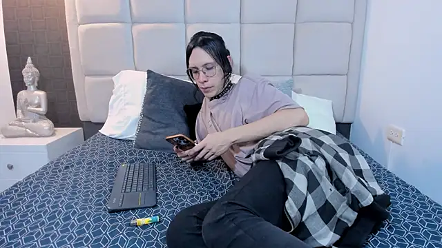 Hecatee 77 online show from February 2025 07:35:01 PM