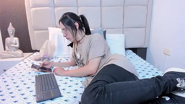 Hecatee 77 online show from March 2025 07:39:01 PM