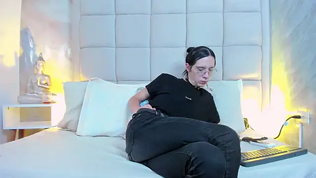 Hecatee 77 online show from October 2025 08:03:02 PM