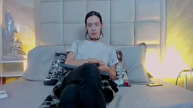 Hecatee 77 online show from November 2025 08:00:01 PM