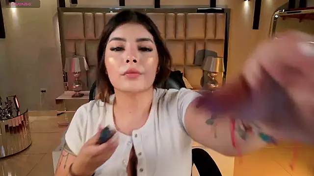Snapshot of LisaMonroe_ chatting on April 2026 06:16:01 PM LisaMonroe online show from April 2026 06:16:01 PM