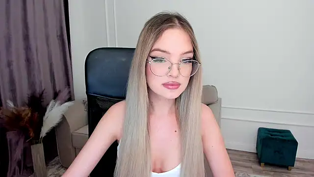 Snapshot of FloweryLove_1 chatting on January 2025 02:08:01 AM FloweryLove 1 online show from January 2025 02:08:01 AM