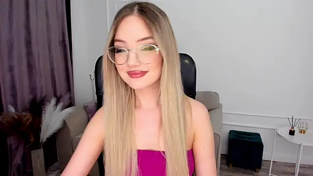 Snapshot of FloweryLove_1 chatting on January 2025 10:23:01 PM FloweryLove 1 online show from January 2025 10:23:01 PM