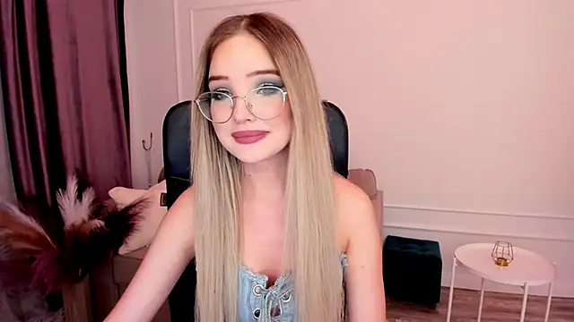 Snapshot of FloweryLove_1 chatting on January 2025 02:18:01 AM FloweryLove 1 online show from January 2025 02:18:01 AM