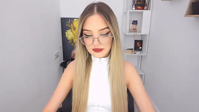 Snapshot of FloweryLove_1 chatting on January 2025 07:28:02 PM FloweryLove 1 online show from January 2025 07:28:02 PM