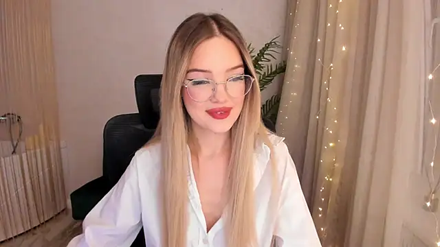 Snapshot of FloweryLove_1 chatting on January 2025 03:37:01 PM FloweryLove 1 online show from January 2025 03:37:01 PM