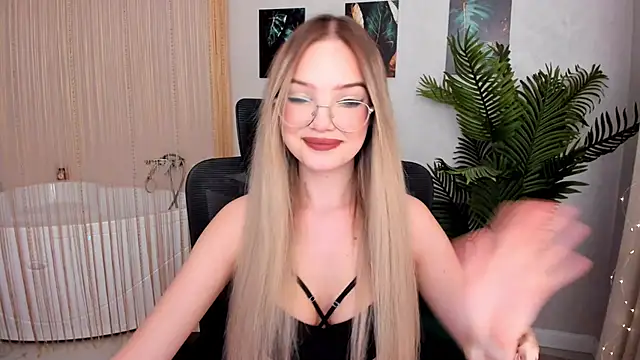 Snapshot of FloweryLove_1 chatting on February 2025 07:42:01 PM FloweryLove 1 online show from February 2025 07:42:01 PM