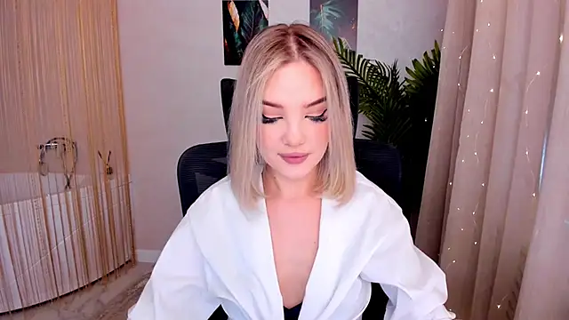 Snapshot of FloweryLove_1 chatting on March 2025 11:39:02 AM FloweryLove 1 online show from March 2025 11:39:02 AM