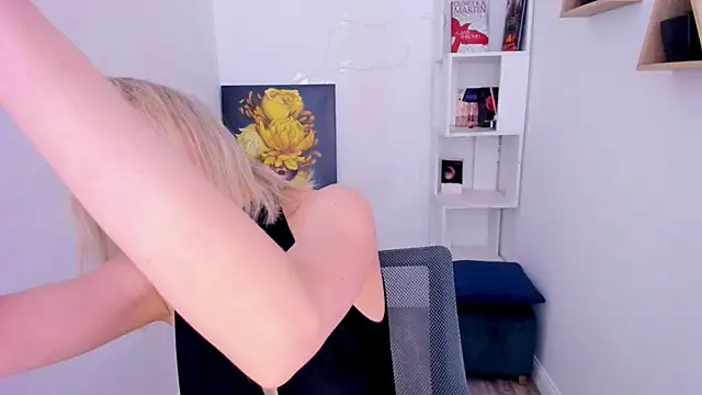 Snapshot of FloweryLove_1 chatting on March 2025 07:25:01 PM FloweryLove 1 online show from March 2025 07:25:01 PM