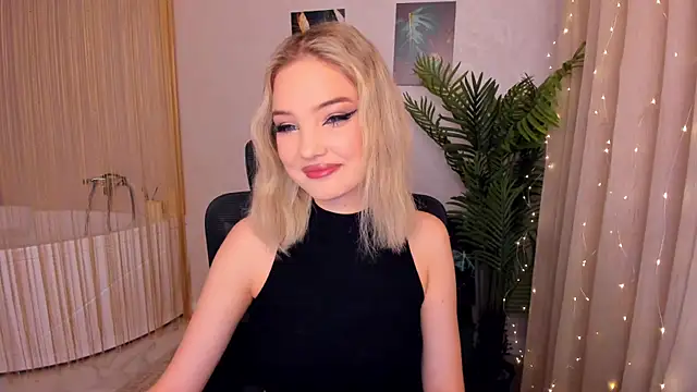 Snapshot of FloweryLove_1 chatting on March 2025 07:38:01 PM FloweryLove 1 online show from March 2025 07:38:01 PM