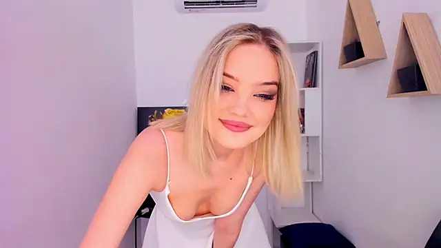 Snapshot of FloweryLove_1 chatting on March 2025 02:51:02 PM FloweryLove 1 online show from March 2025 02:51:02 PM