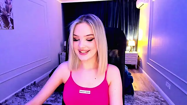 Snapshot of FloweryLove_1 chatting on March 2025 01:53:02 AM FloweryLove 1 online show from March 2025 01:53:02 AM