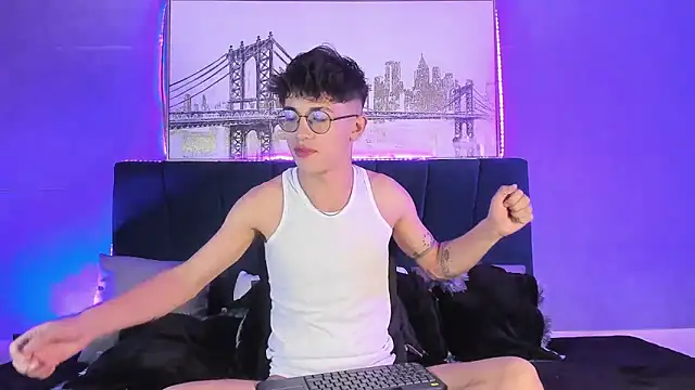 Snapshot of Andrew_thevil chatting on December 2024 01:40:01 AM Andrew thevil online show from December 2024 01:40:01 AM