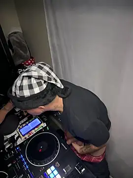 PeterGrandee online show from December 2024 01:51:01 AM