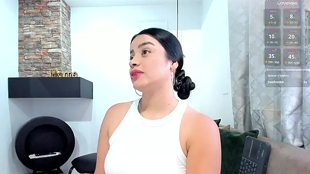 Paula Desousa online show from November 2025 07:46:02 PM