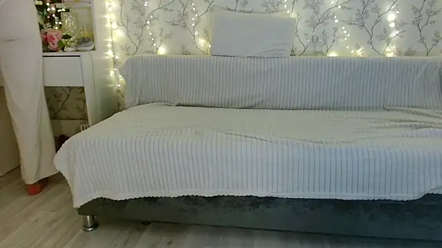 Imcarrieberry online show from March 2025 03:10:02 PM