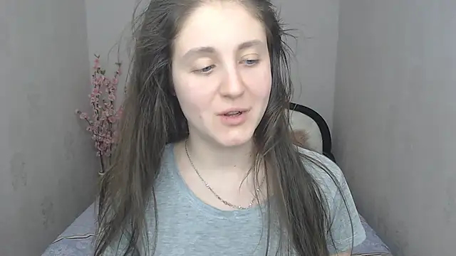 Holliy Cooper online show from February 2025 02:48:02 PM