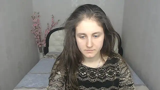 Holliy Cooper online show from March 2025 12:44:02 PM