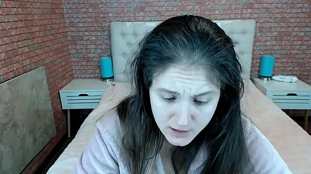 Holliy Cooper online show from November 2025 08:46:02 AM