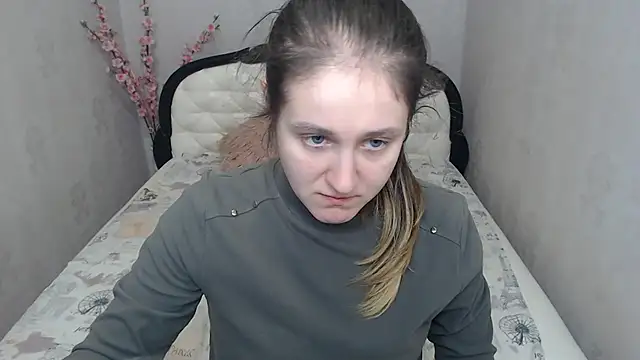 Holliy Cooper online show from April 2026 08:13:01 AM