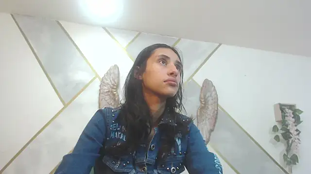 RoxanaCyrano  online show from December 2024 07:00:02 PM