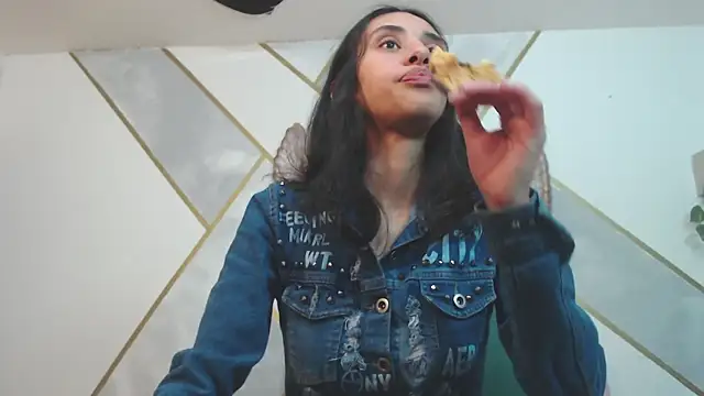 RoxanaCyrano  online show from February 2025 06:11:01 PM