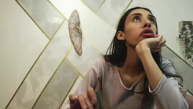 RoxanaCyrano  online show from October 2025 07:45:01 PM