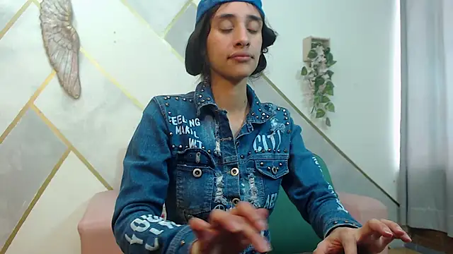 RoxanaCyrano  online show from October 2025 08:09:02 PM