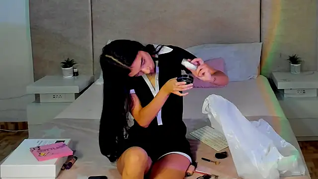 katt pelaez online show from October 2025 05:36:02 PM